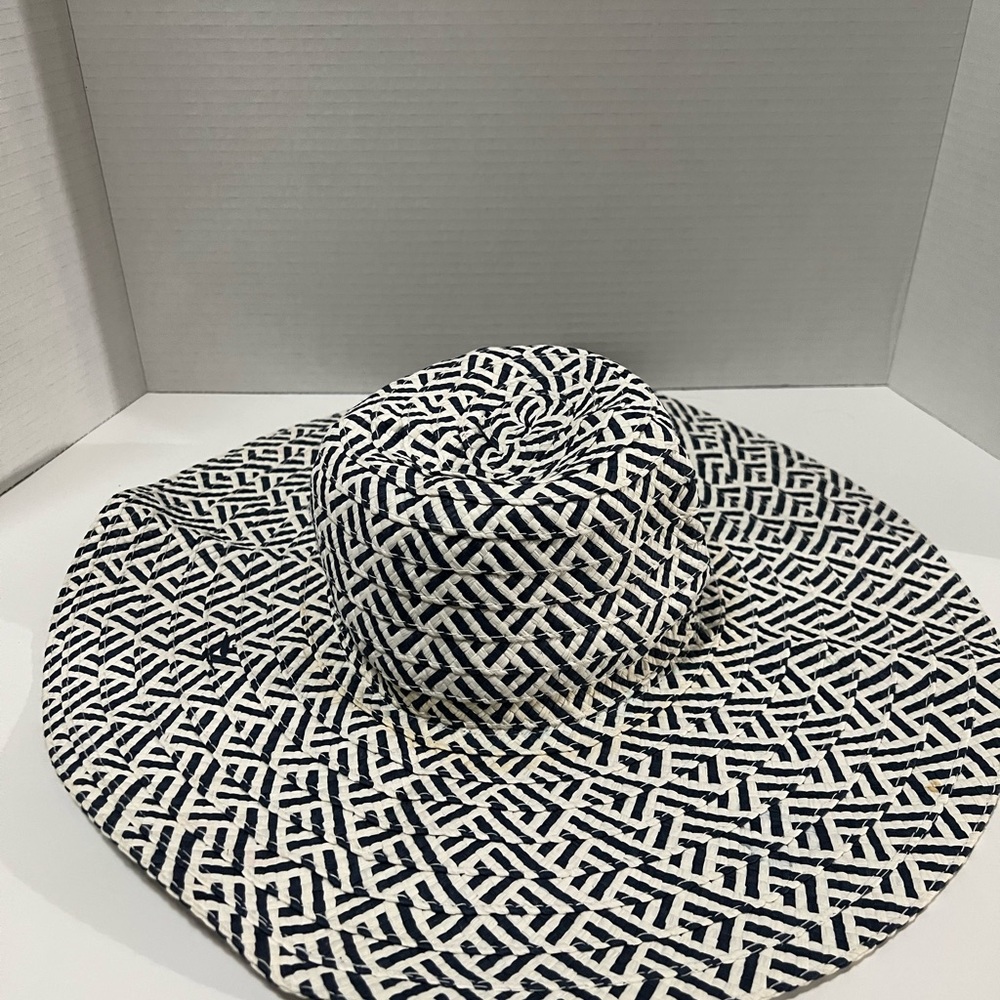 Old county road hat summer beach navy white NWT